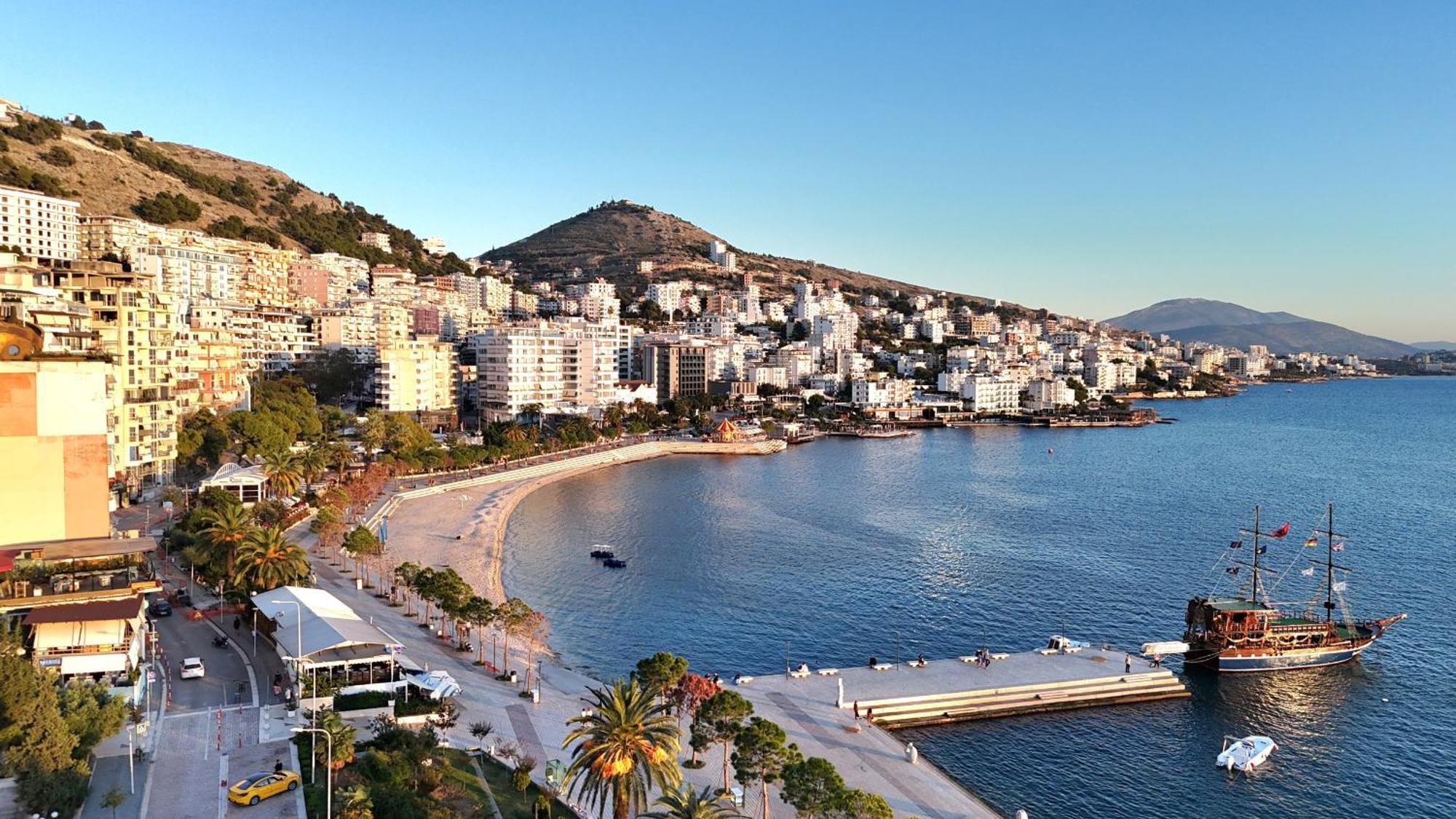 Andi * Sarande